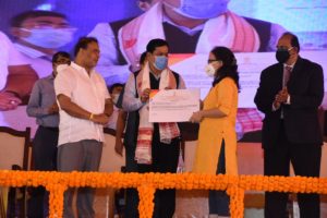 Sonowal distributes sanction letters to Abhinandan scheme beneficiary students